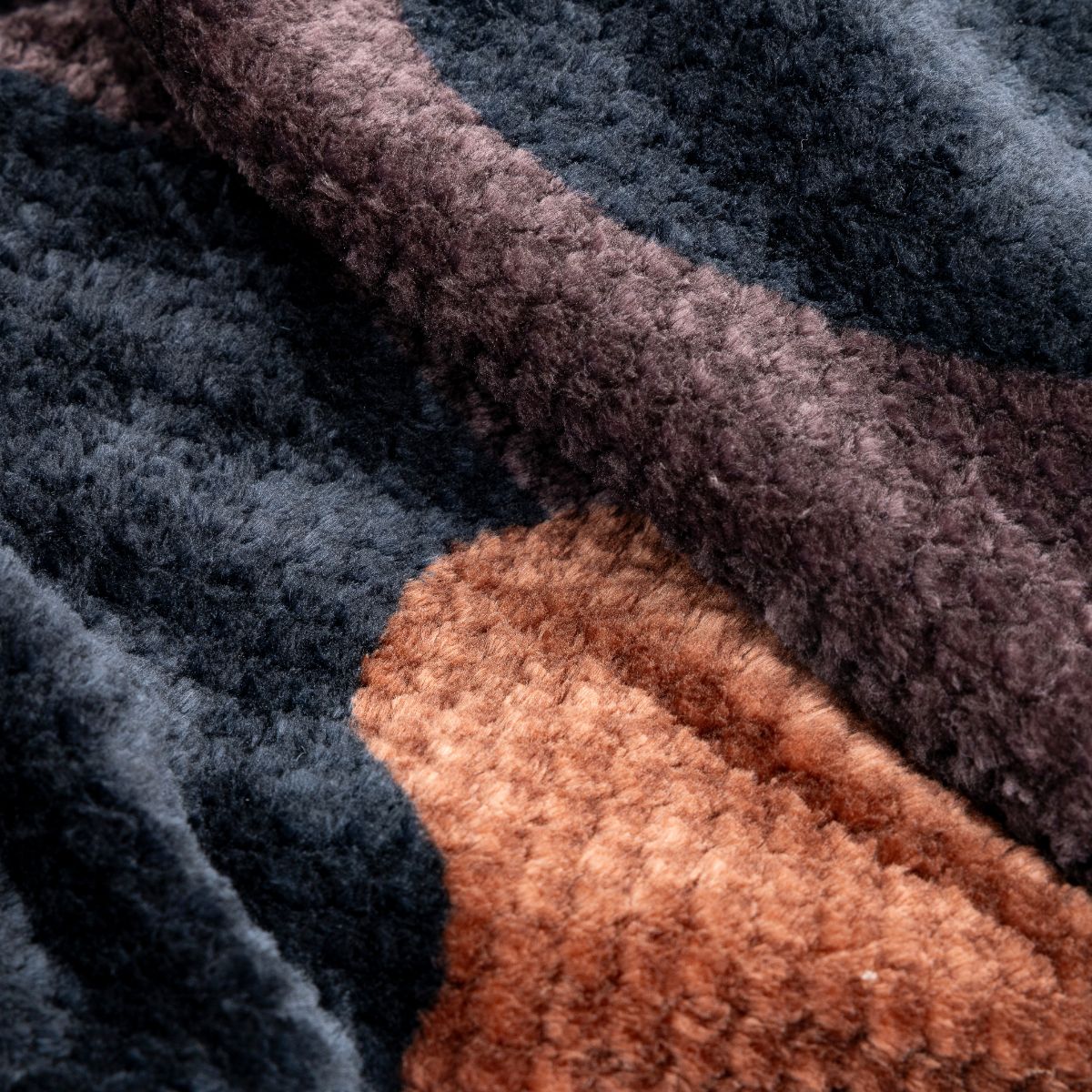Fleece Puffy Blanket - Puzzled Black - Image 3