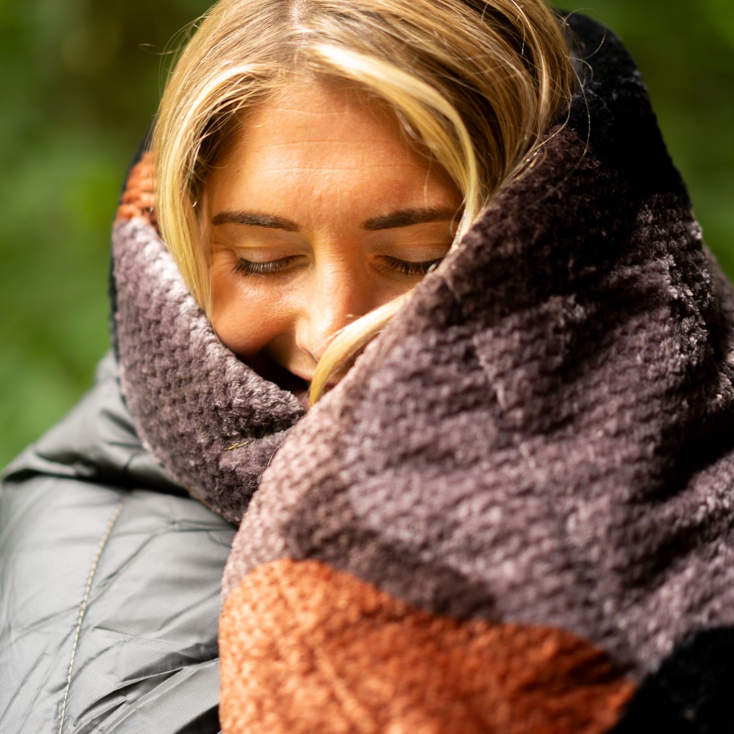 Fleece Puffy Blanket - Puzzled Fig - Image 9